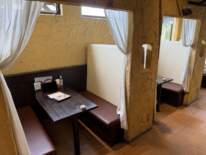 ソファータイプでゆったり過ごせる個室席